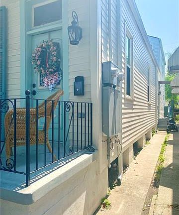 2nd image of 5250 Laurel St