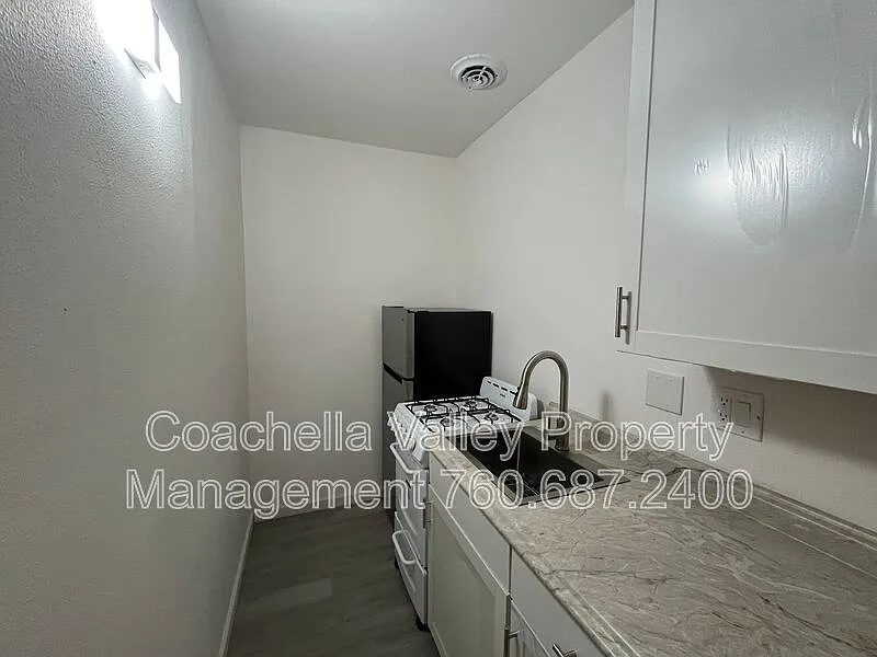 Studio, 1.0 bath, $995 — Photo 4