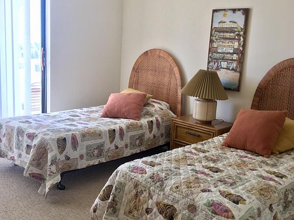 5th image of 380 Seaview Ct #3-209