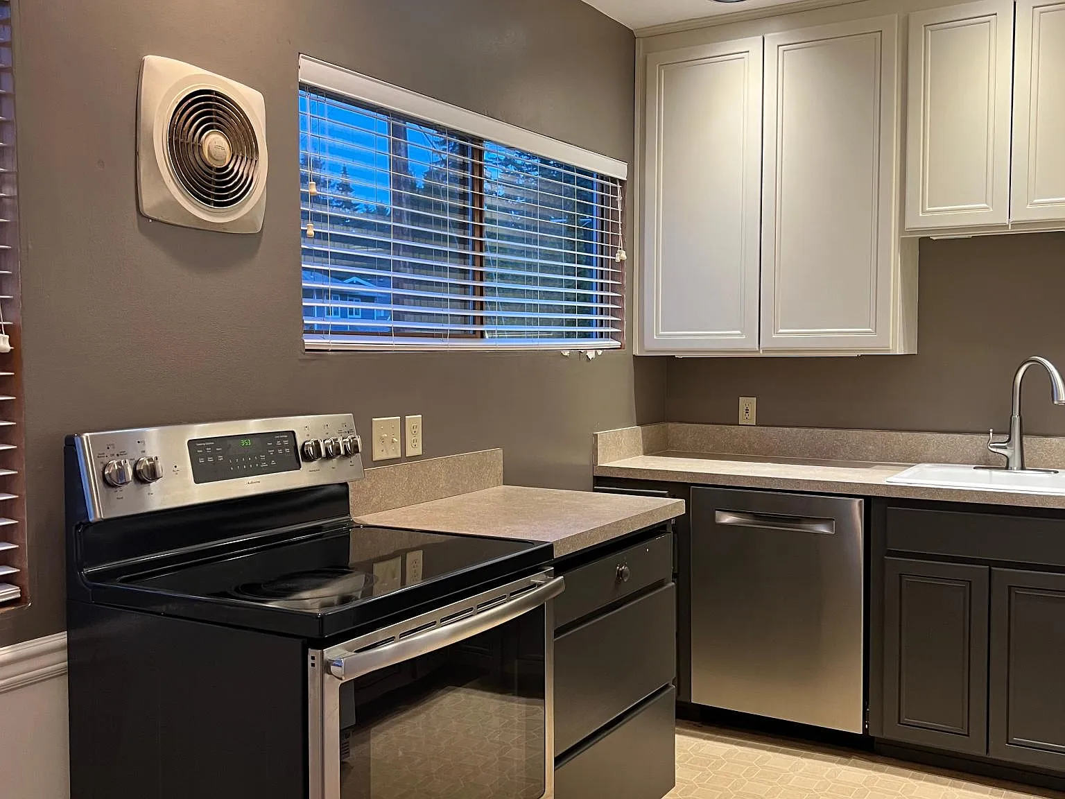 4 bed, 1700 sqft, $3,300 — Photo 3