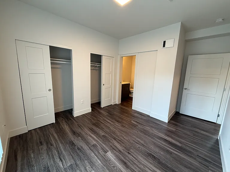 Thirty First Place Apartments — Photo 21