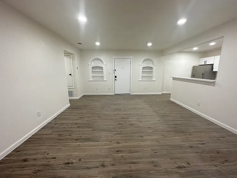 5934 Victor St #3 — Photo 7