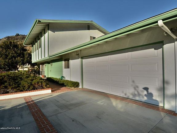 2nd image of 1958 Crestshire Dr