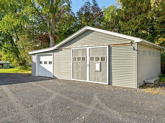 5th image of 1531 Border Road