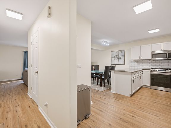 4th image of 141 W Robinhood Way #141