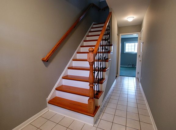 4th image of 834 W Saint Johns Pl