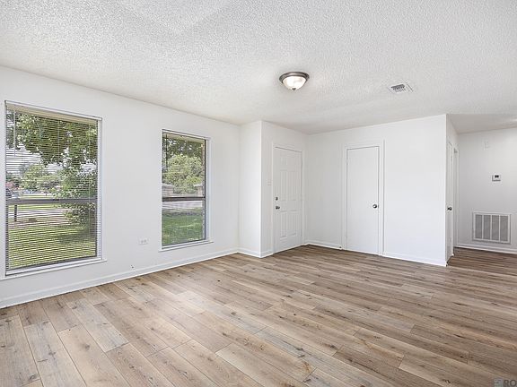 4th image of 209 Cardinal St