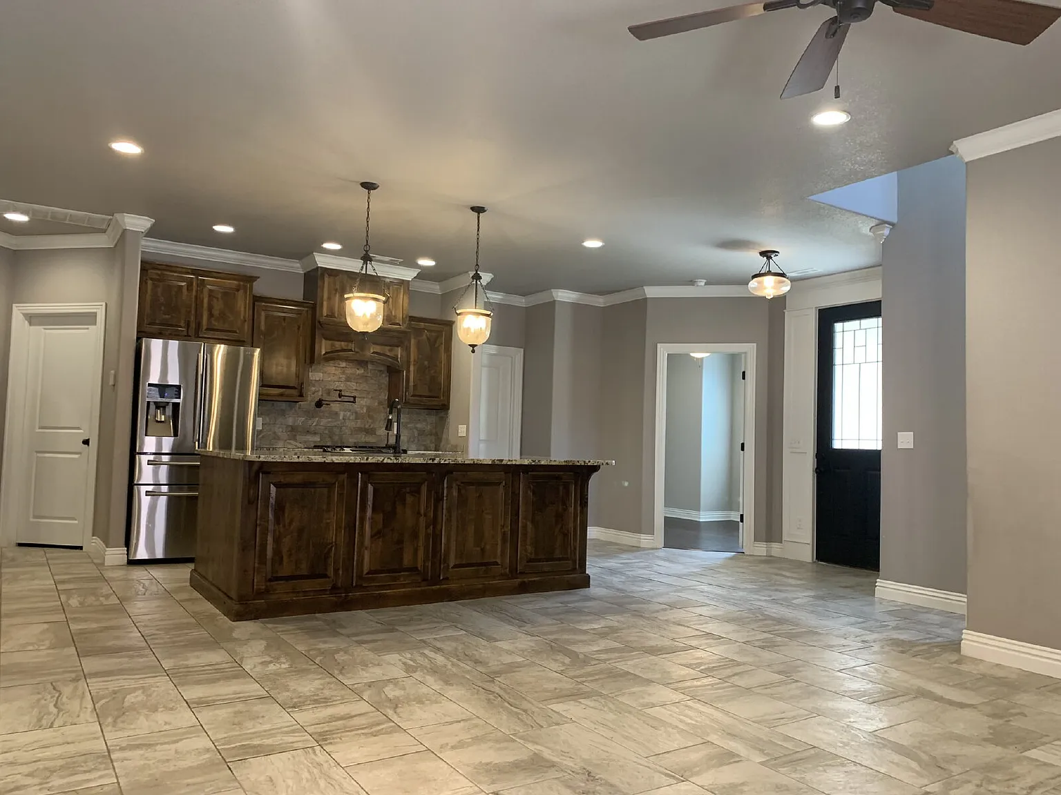5 bed, 2.5 bath, 2113 sqft, $2,750 — Photo 3