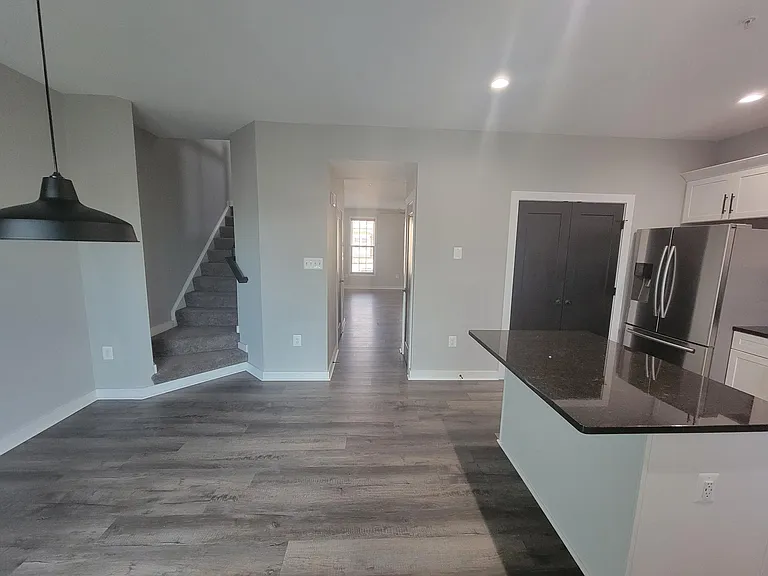 Kitchen & breakfast area
