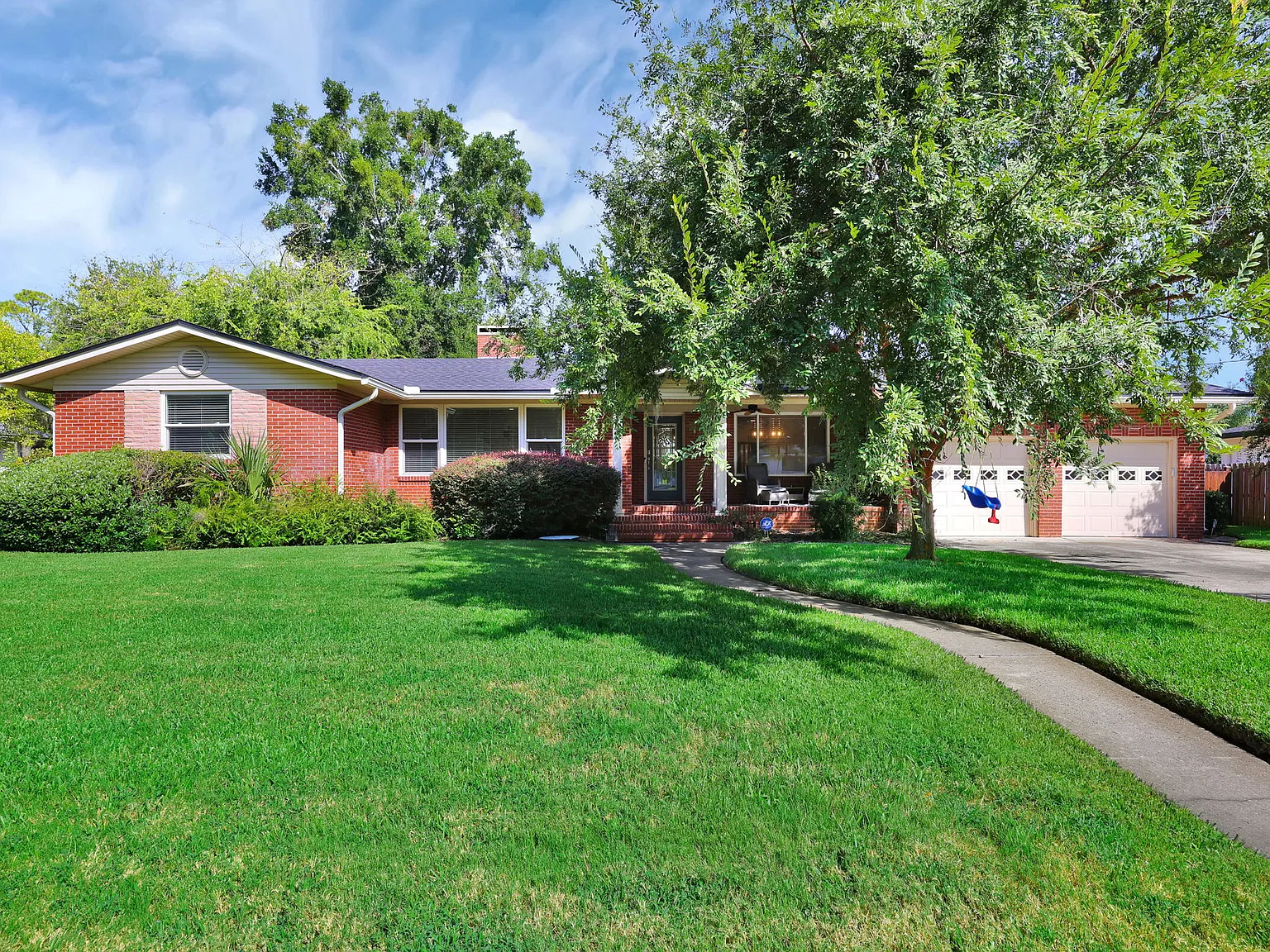 3 bed, 2694 sqft, $3,400 — Photo 2