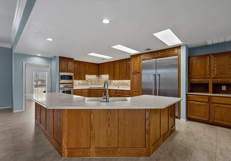 2421 Caroline St — Photo 12