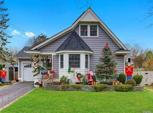 40 Forrest Pl, Amityville, NY 11701