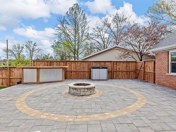 4th image of 4 Laurelwood Ct