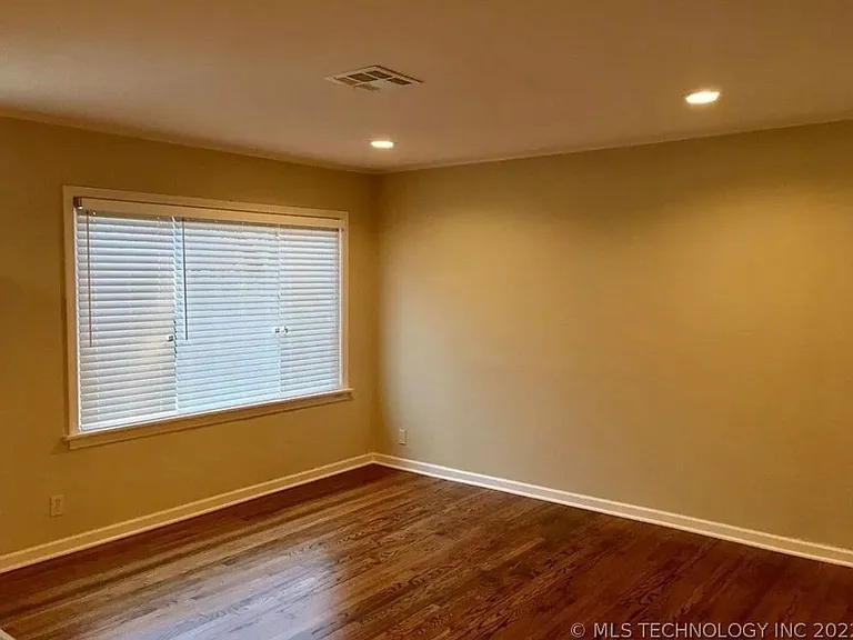 1419 E 42nd St S — Photo 1