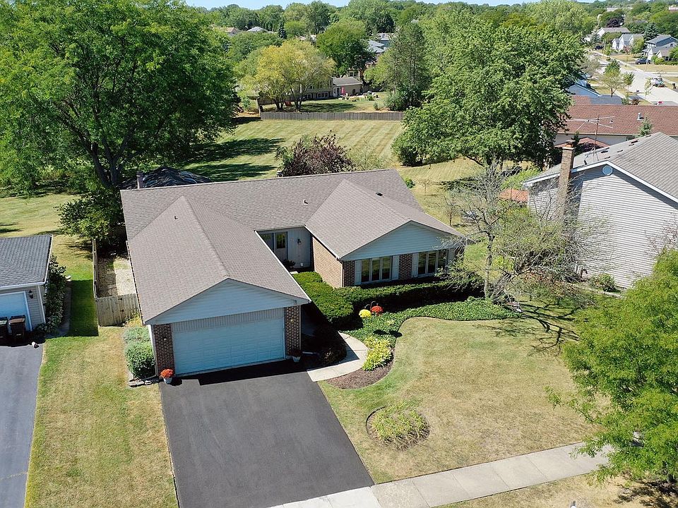 1st image of 33 E Harbor Dr