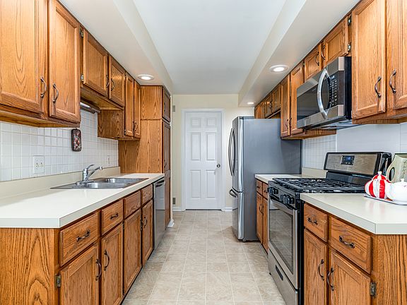 3rd image of 1116 Iroquois Ave #1116