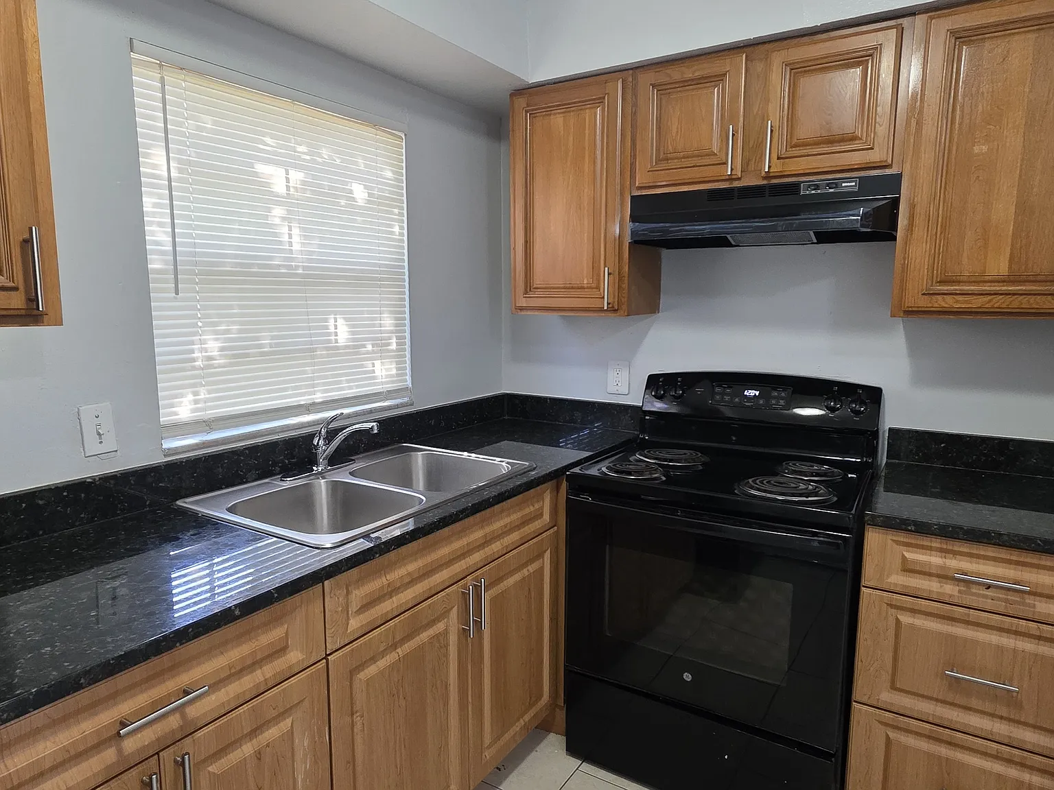 4003 E Bird St — Photo 3
