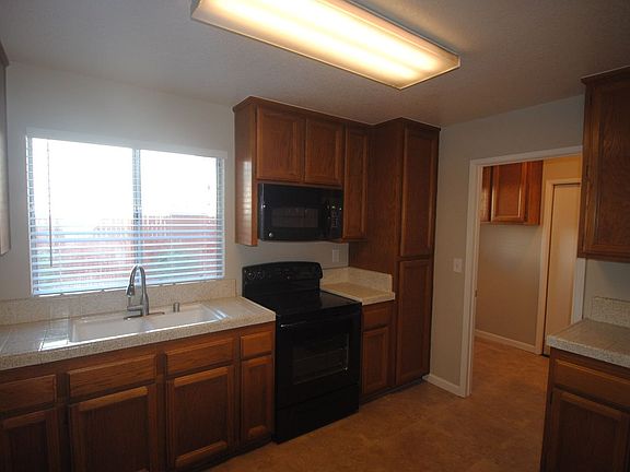 3rd image of 1331 Pilgrims Dr