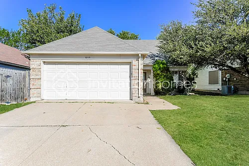 3805 Waxwing Cir S Photo 1