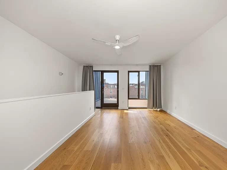 644 Selden St #302 — Photo 15