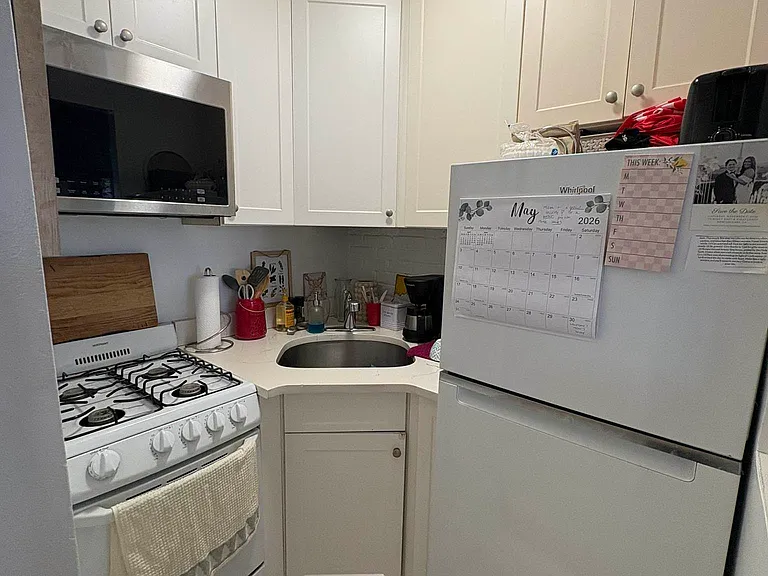 343 W 14th St #5FE — Photo 4