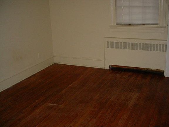 5th image of 587 Hamilton Blvd