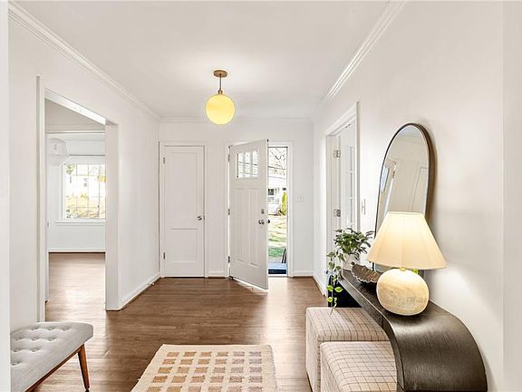 3rd image of 1263 Skyhaven Rd