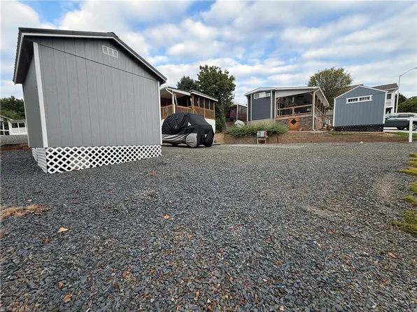 207 Badin View Dr, New London, NC 28127
