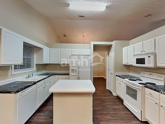 3rd image of 3369 Woodtree Ln