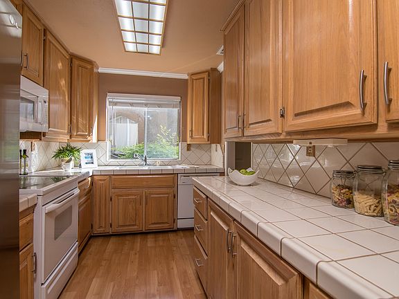 5th image of 1620 Seacreek Way
