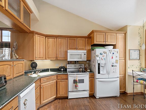 4th image of 2550 Forest Hill Ave SE