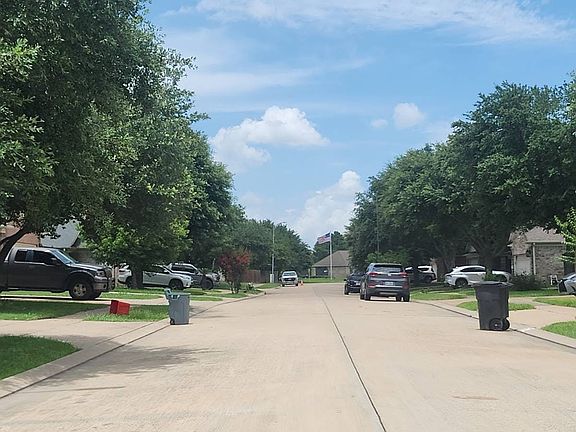 4th image of 2806 Oak Ridge Park Dr