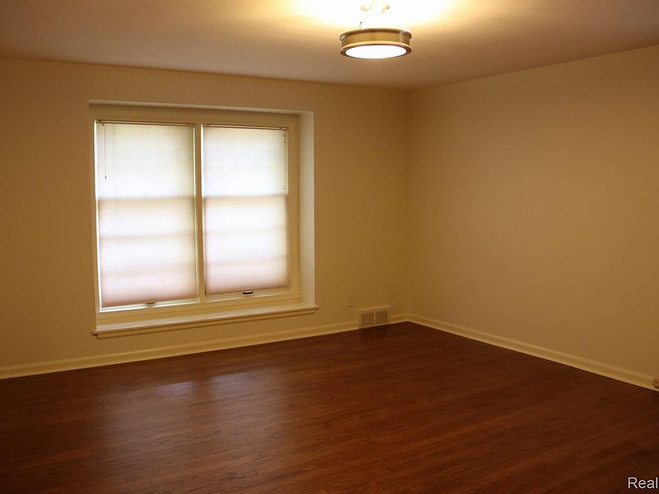 18147 Melrose Ave, photo 6