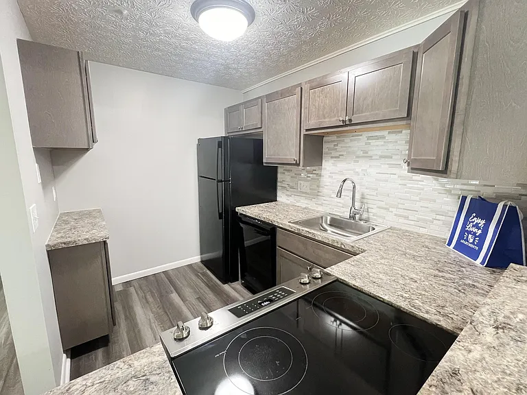 Fox Run Apartments — Photo 49