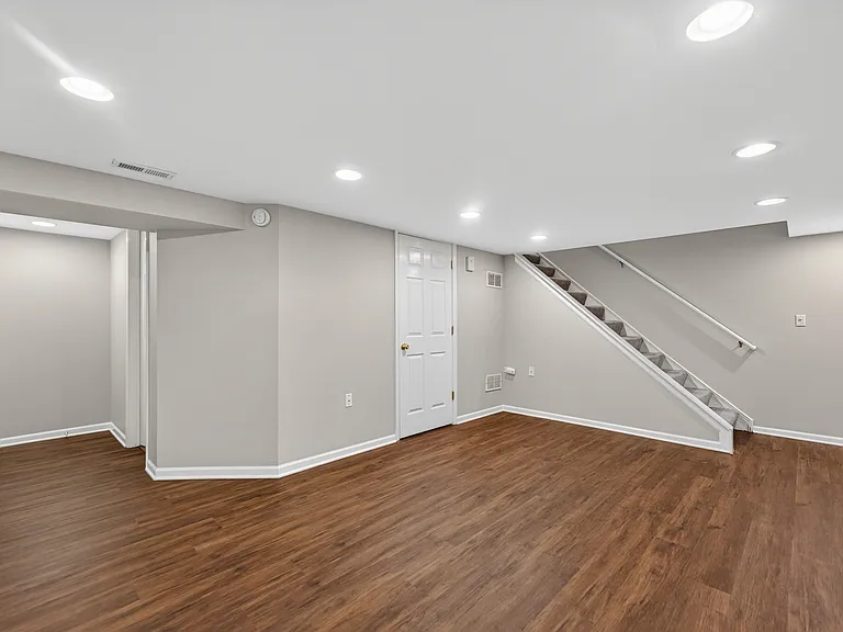 212 Amherst Ct #C — Photo 32
