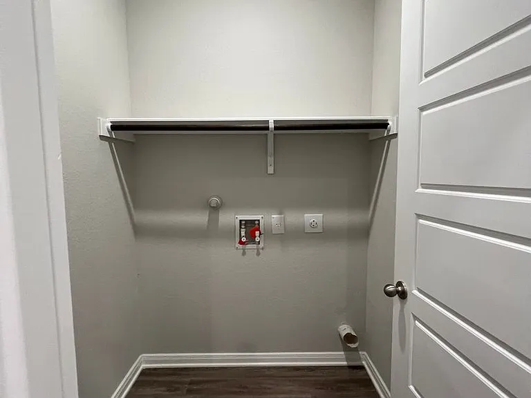 351 Emma Dr — Photo 8