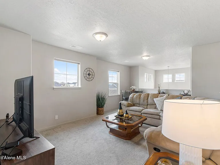 984 E Allenby Ave — Photo 26