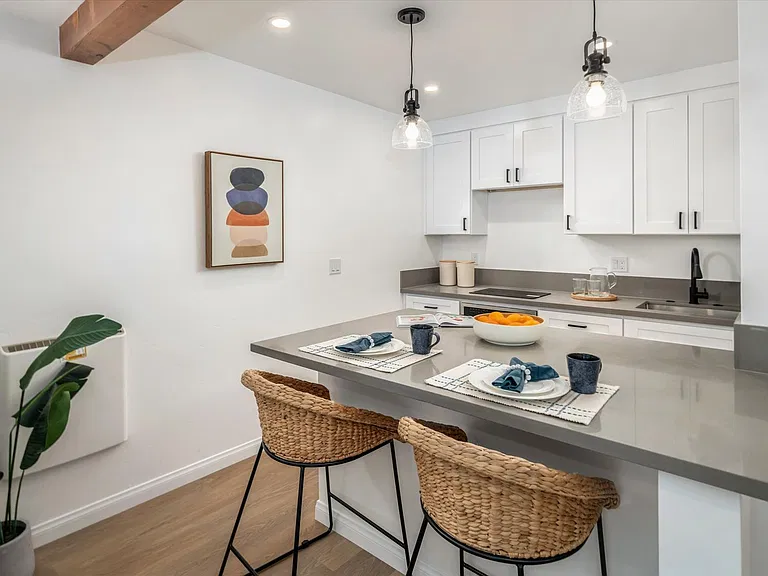 427 W Montecito St — Photo 47