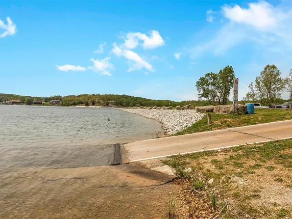 10454 Lake Crest Dr, Hillsboro, MO 63050