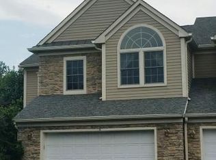 12 Crest Ct, North Haledon, NJ 07508