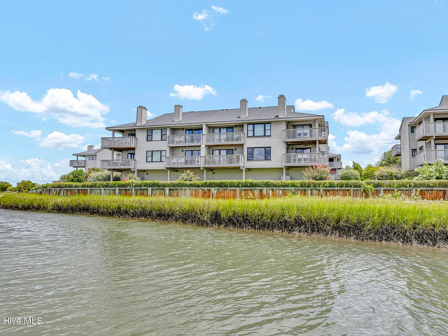 3 bed, 3.0 bath, $5,000 — Photo 2