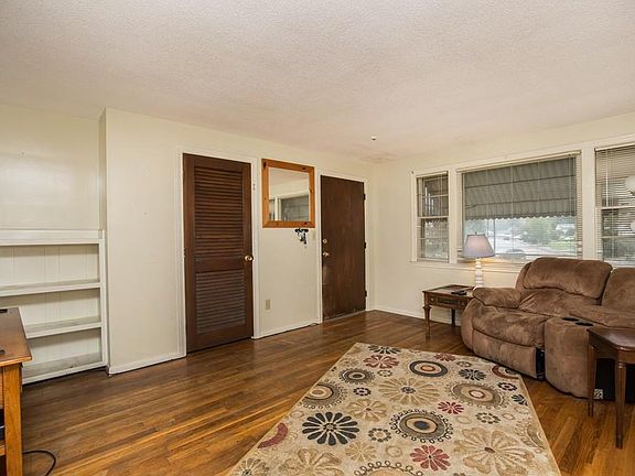 2nd image of 19 Reservoir Dr