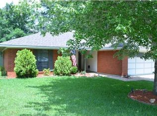 8618 Woodlake Dr, Haughton, LA 71037