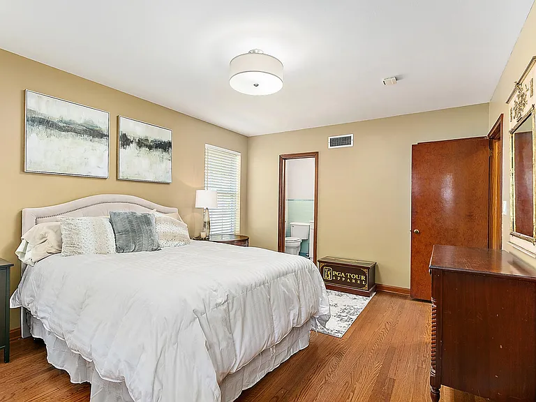 4428 Worth Dr W — Photo 11
