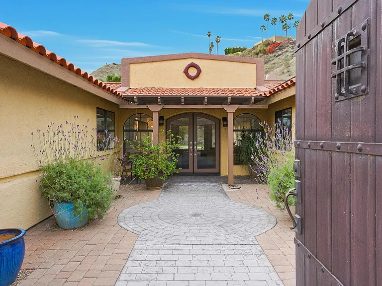 10 Venus Dr — Photo 16
