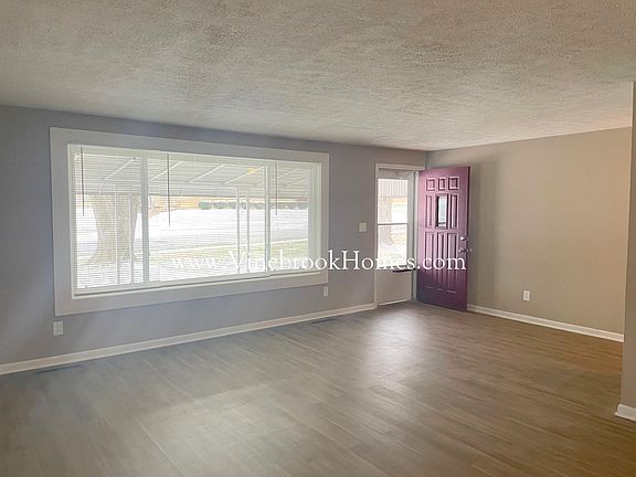 3rd image of 321 Heather St