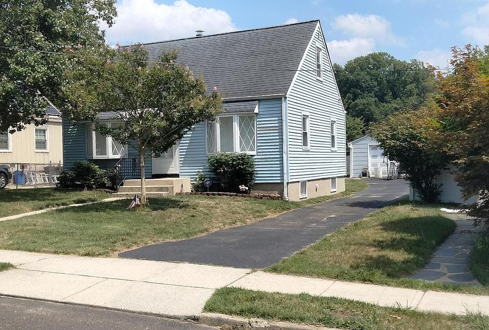 1st image of 464 Center Ave
