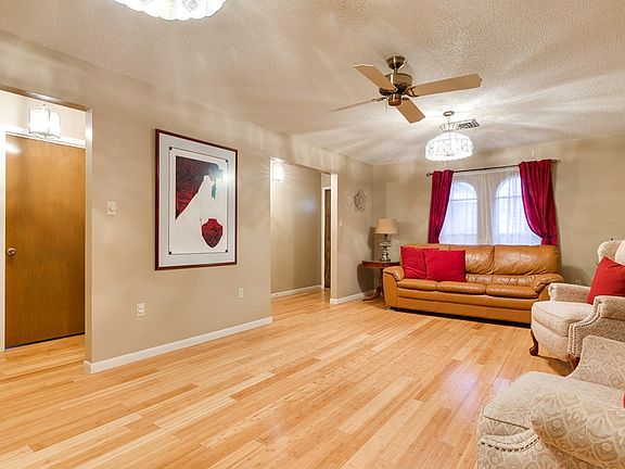 2nd image of 142 W Hibiscus Ave