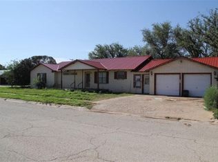 1701 N 6th St, Tahoka, TX 79373