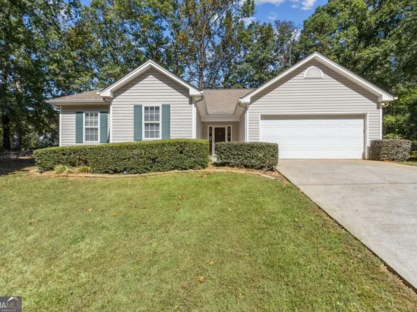 176 Creekview Dr, Hoschton, GA 30548